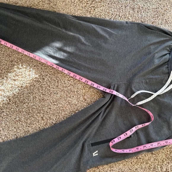 Vuori Sunday Performance Jogger in Charcoal Heather size Small - Picture 11 of 12